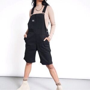 Wildfang Essential Boyfriend Shorthall in Size S